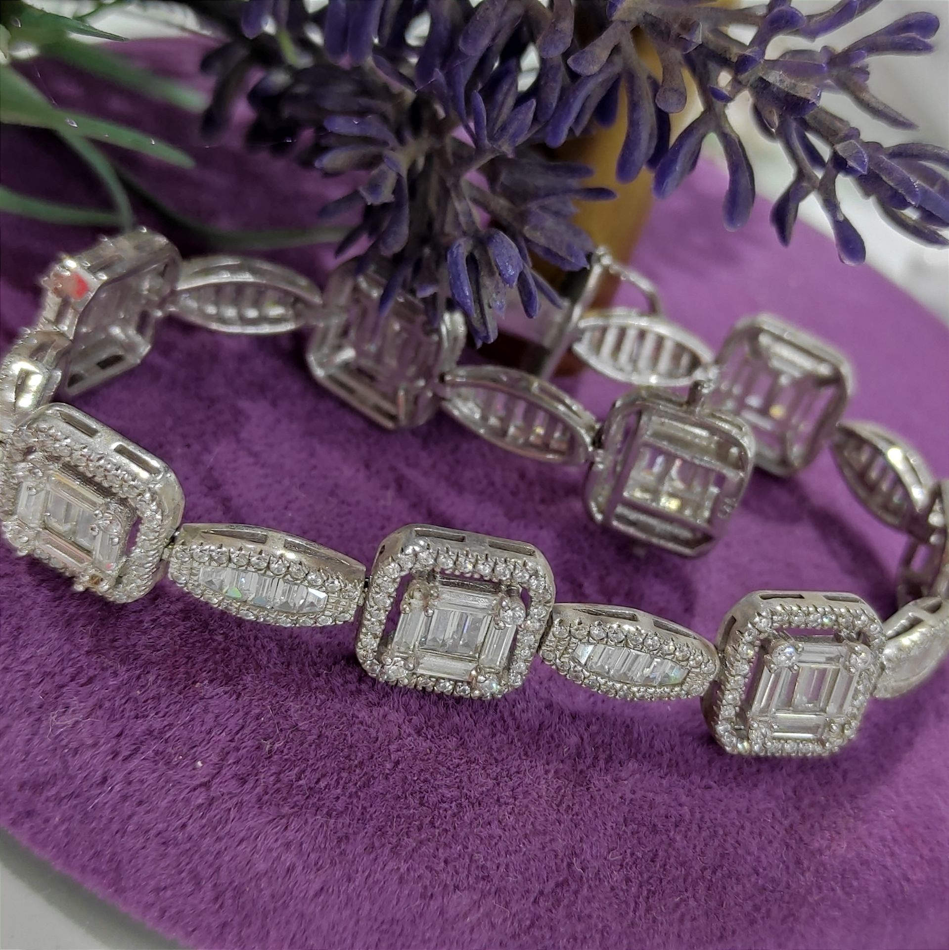 SWAROVSKİ TAŞLI İTHAL BİLEKLİK