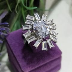 Swarovski Bagety Taşlı Altın Kaplamalı Gümüş Yüzük