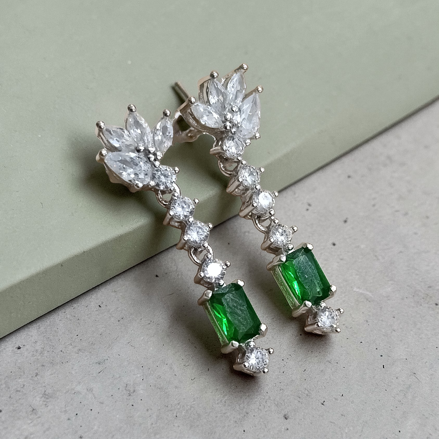 Swarovski Bagety Taşlı Altın Rodajlı Gümüş Küpe