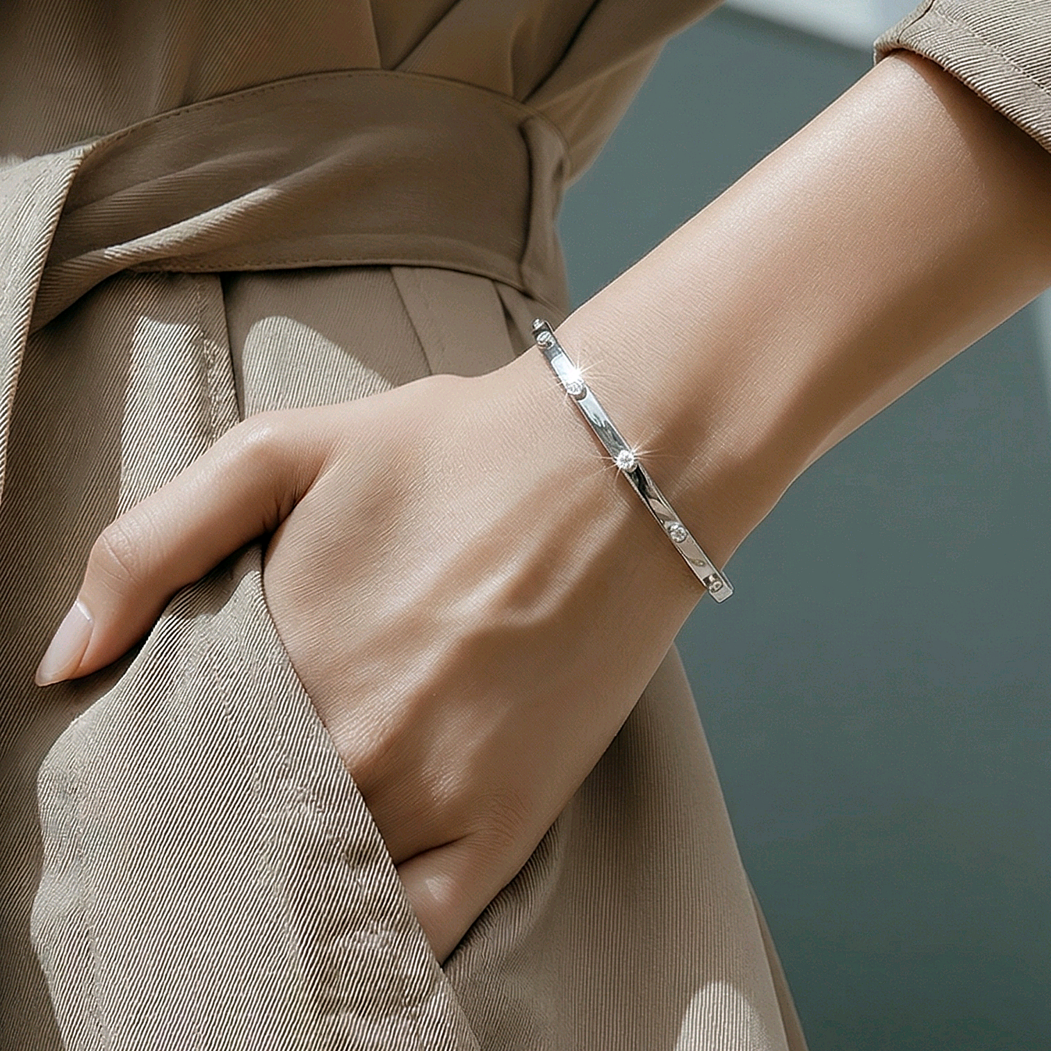 Swarovski Taşlı Altın Rodajlı Gümüş Kelepçe Bilezik