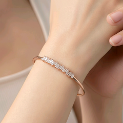 Swarovski Bagety Taşlı Rose Altın Kaplamalı Gümüş Bilezik