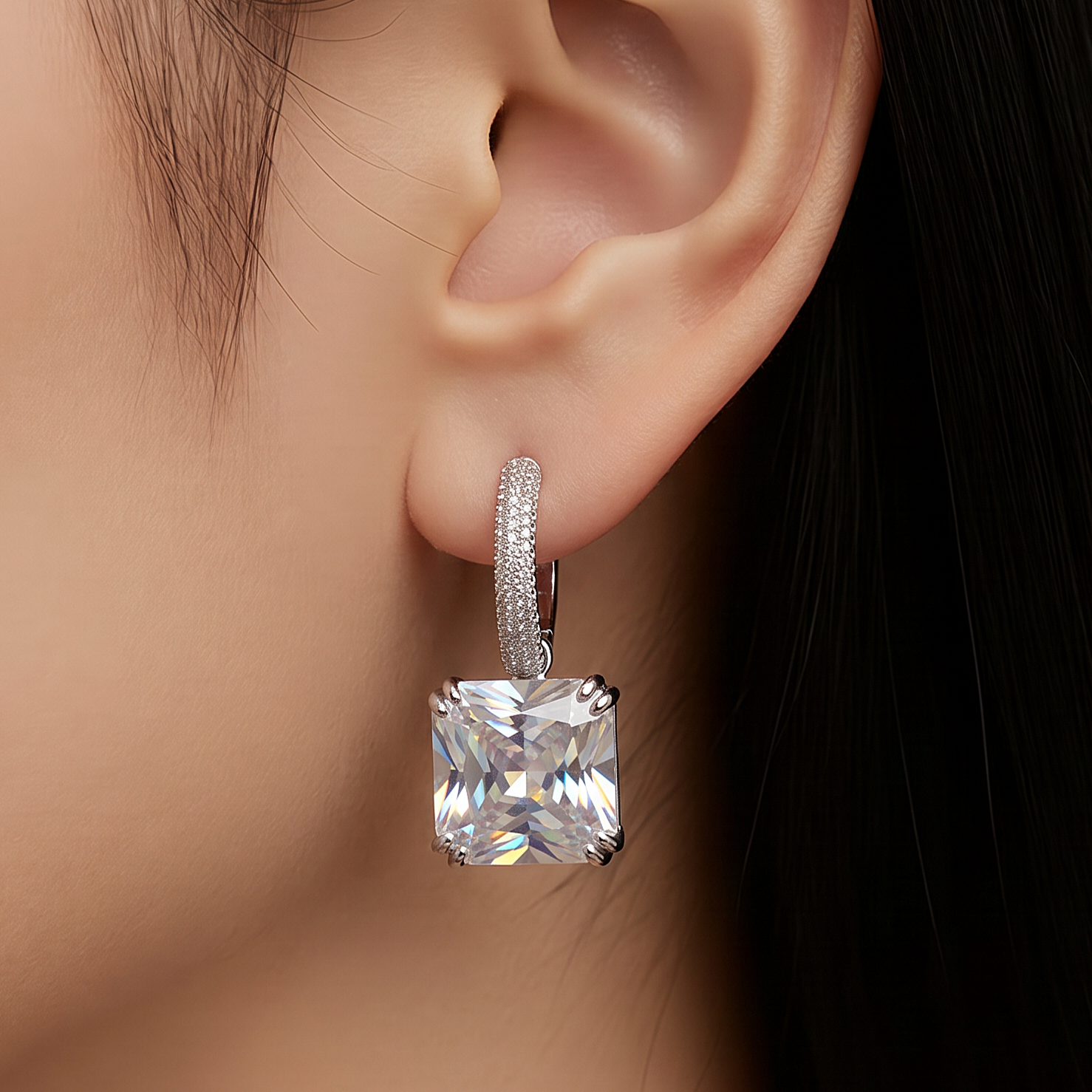 Mozanit ve Swarovski Taşlı Altin kaplamalı Gümüş Küpe