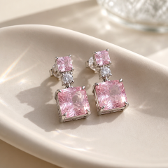 Pembe Kuvars Taşlı Altın Rodajlı Gümüş Küpe